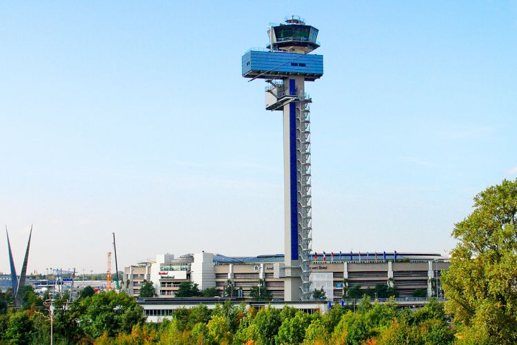 Flughafen Tower Düsseldorf